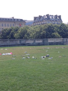 littering Paris